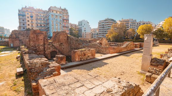 7 diena - shutterstock 2113688522