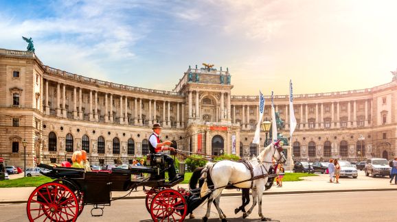 2 diena - shutterstock 1969624171