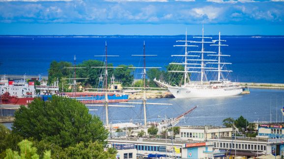 2 diena - shutterstock 1683268735