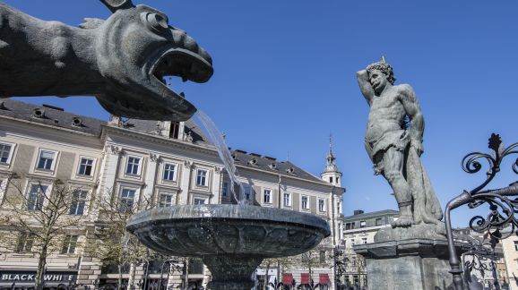 2 diena - shutterstock 405074014