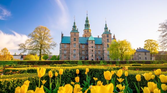 2 diena - shutterstock 1962600736