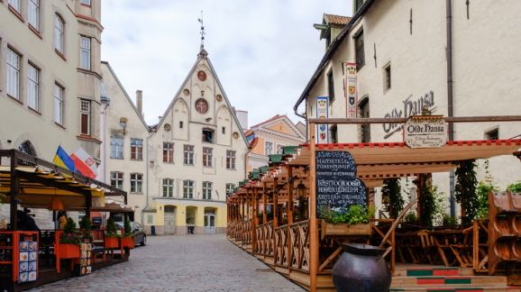 1 diena - Talinas shutterstock 2681008075