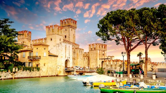 4 diena - shutterstock 2460550601