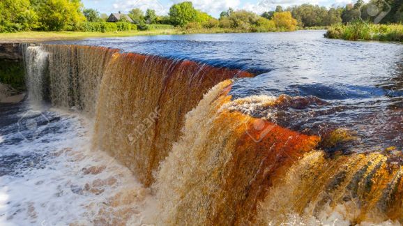 3 diena - Jagala día-disparo-de-cerca-el-agua-es-roja