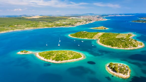 5 diena - shutterstock 2006277569