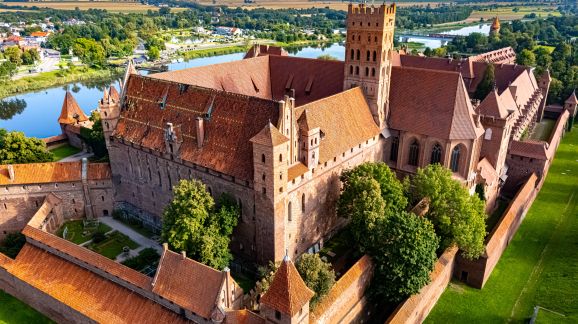 2 diena - shutterstock 2667624303
