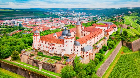 2 diena - shutterstock 2429776481