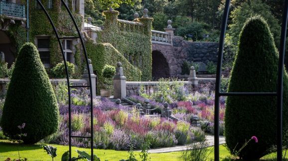 3 diena - Tjolöholm-castle-garden-by-Will-Rose-1440x720