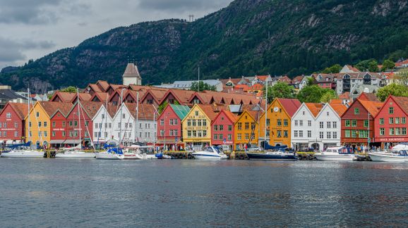 6 diena - shutterstock 2492060399