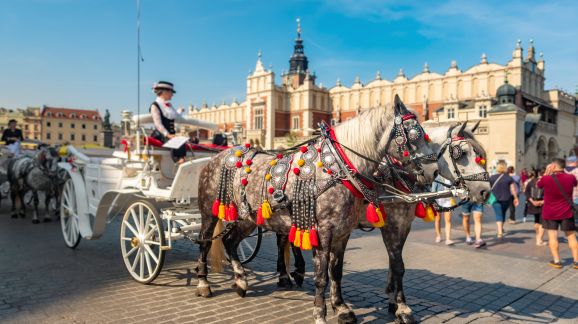 2 diena - shutterstock 1765143611