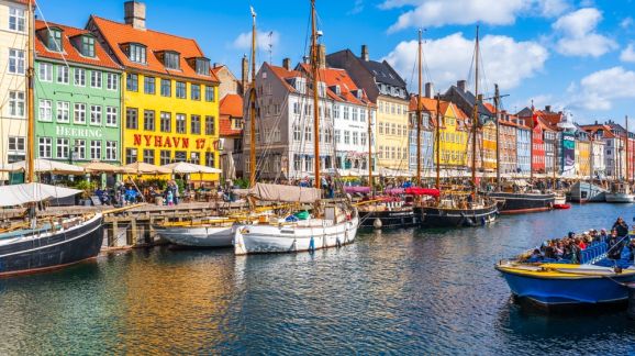 2 diena - shutterstock 2465936065