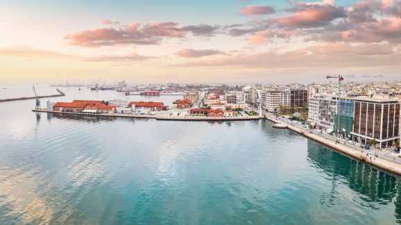 8 diena - shutterstock 2106047660