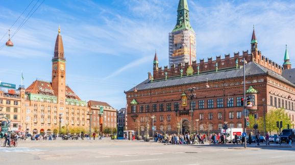 2 diena - shutterstock 2465936085
