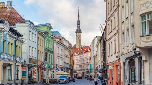 2 diena - shutterstock 2468014257