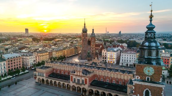 1 diena - shutterstock 2564080521