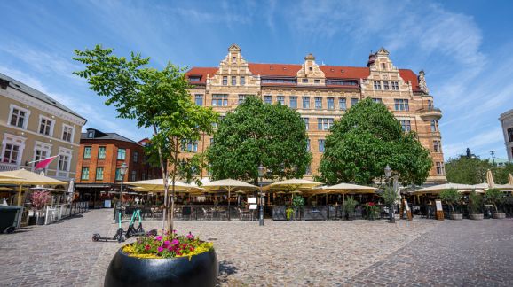 3 diena - shutterstock 2012554373