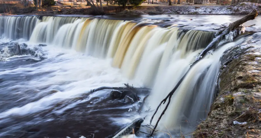 KEILĄ  JOLA